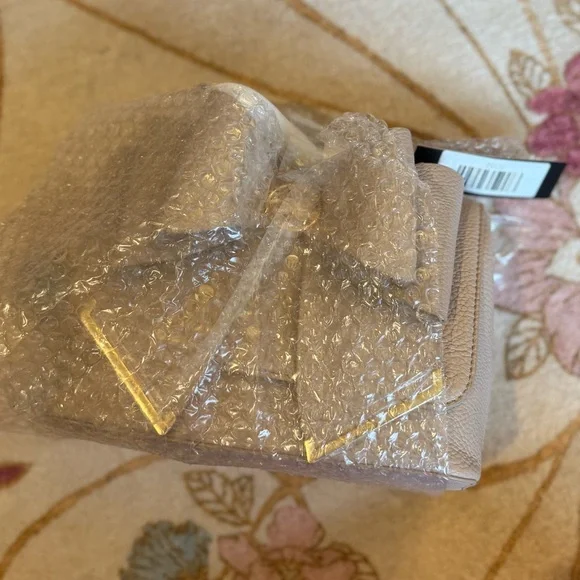 Like Dreams Beige Bow-Accent Bag - Picture 2 of 2